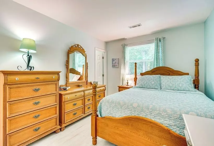 Cozy Goose Creek Escape W/ Patio & Grill