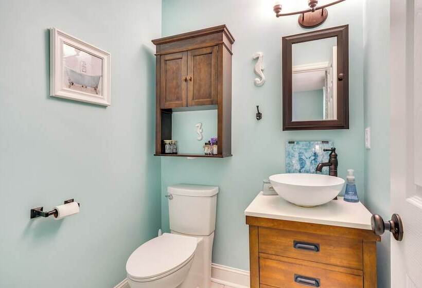 Cozy Goose Creek Escape W/ Patio & Grill