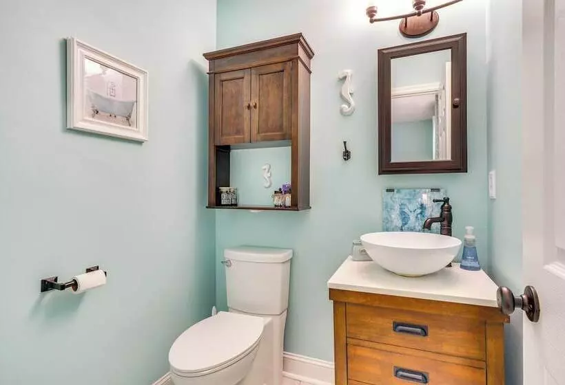 Cozy Goose Creek Escape W/ Patio & Grill