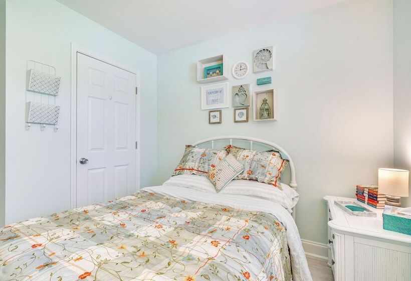 Cozy Goose Creek Escape W/ Patio & Grill