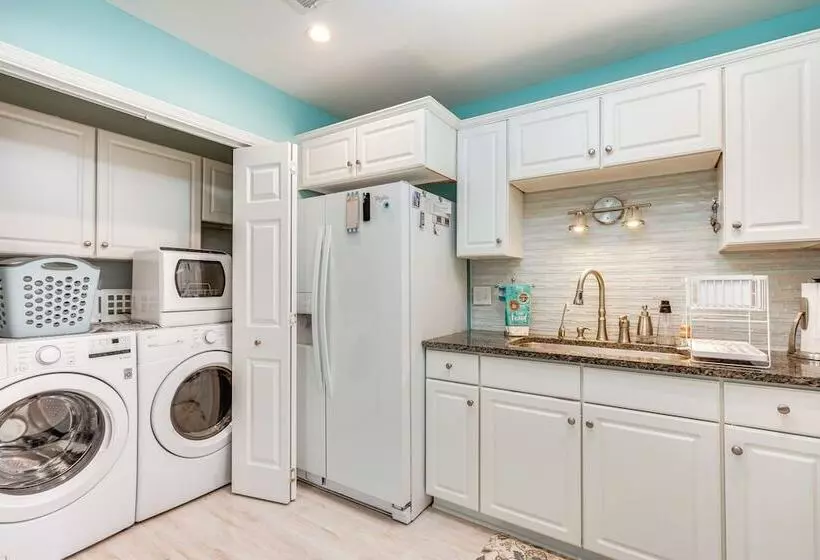 Cozy Goose Creek Escape W/ Patio & Grill