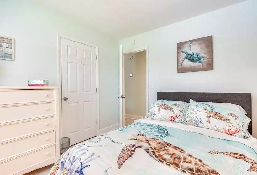 Cozy Goose Creek Escape W/ Patio & Grill