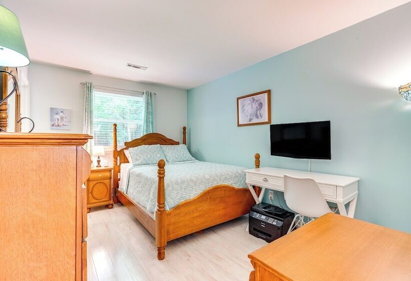 Cozy Goose Creek Escape W/ Patio & Grill