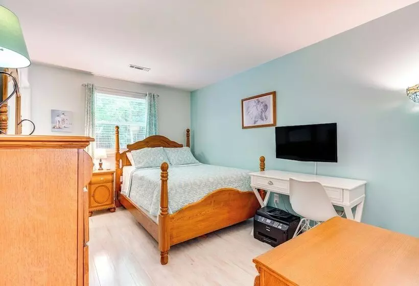 Cozy Goose Creek Escape W/ Patio & Grill