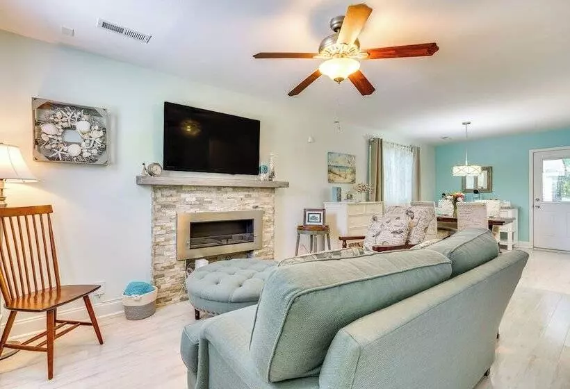 Cozy Goose Creek Escape W/ Patio & Grill