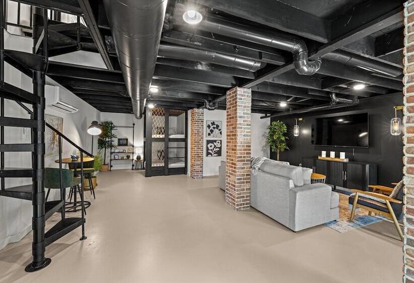 Modern Cabin W/ Hot Tub & Foliage Views!