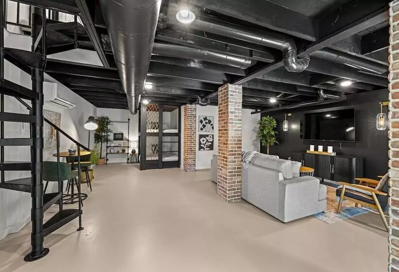 Modern Cabin W/ Hot Tub & Foliage Views!