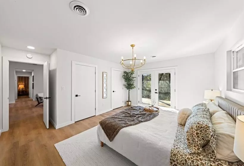 Modern Cabin W/ Hot Tub & Foliage Views!