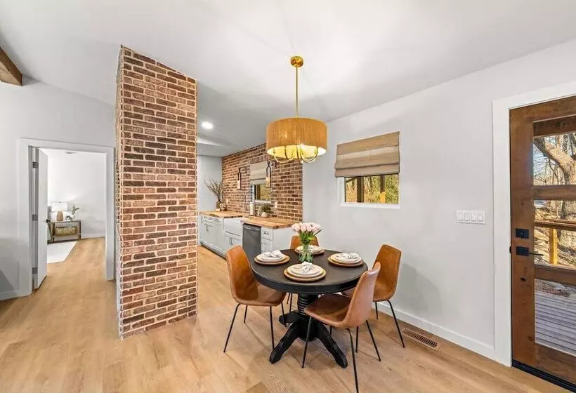 Modern Cabin W/ Hot Tub & Foliage Views!