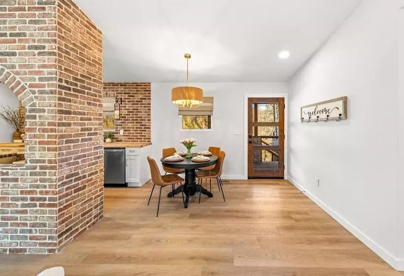 Modern Cabin W/ Hot Tub & Foliage Views!
