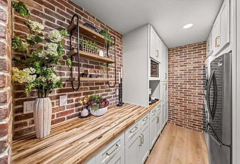 Modern Cabin W/ Hot Tub & Foliage Views!
