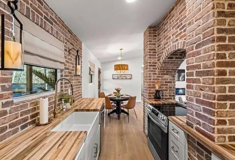 Modern Cabin W/ Hot Tub & Foliage Views!
