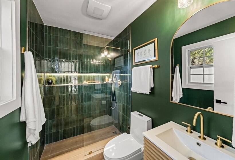 Modern Cabin W/ Hot Tub & Foliage Views!