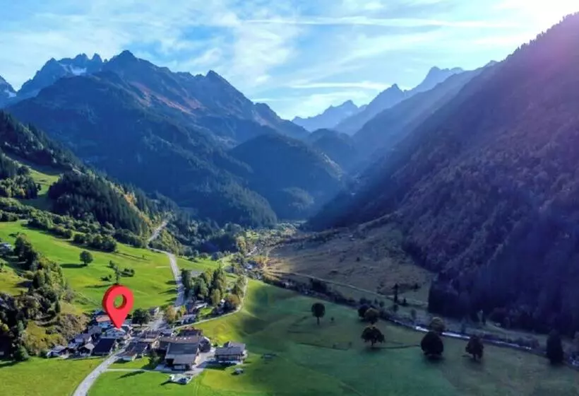 ホテル Gadmen Alpenrose Switzerland