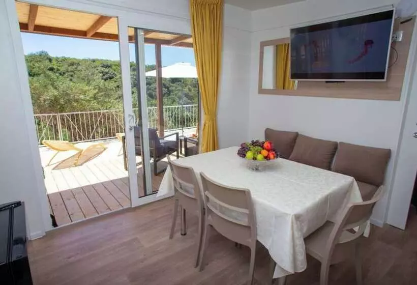 Hotelli Lastura Mobile Homes