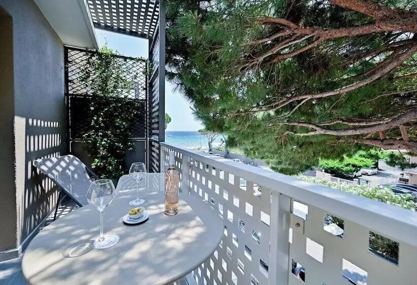 Hotelli Hôtel La Ménado