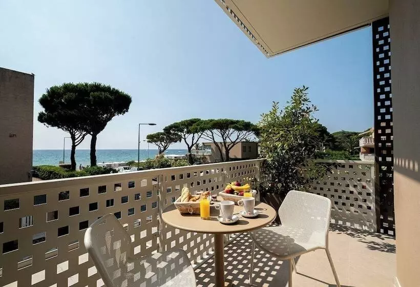 Hotelli Hôtel La Ménado