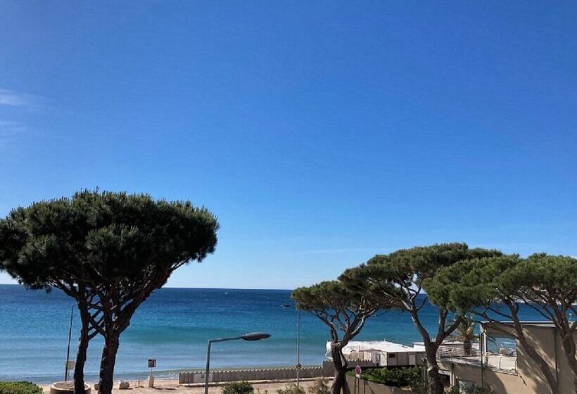 هتل Hôtel La Ménado