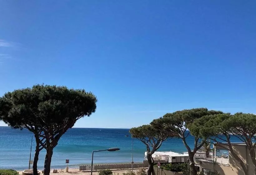 Hotelli Hôtel La Ménado