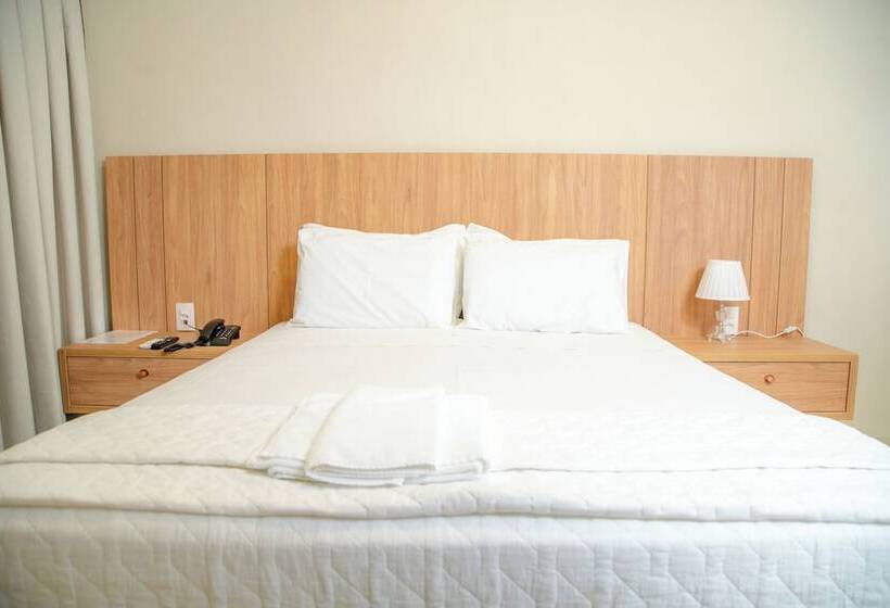 هتل Italian Palace