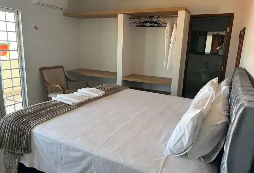 Hotelli Italian Palace