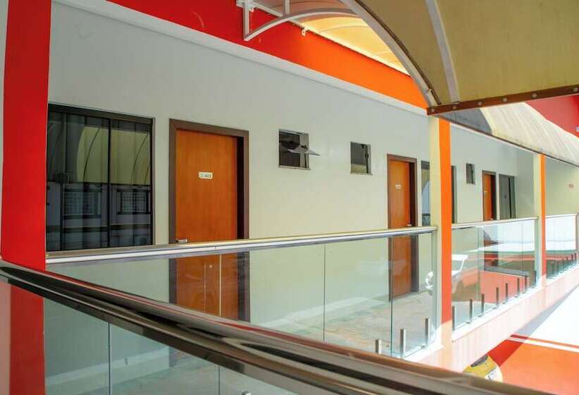 هتل Italian Palace