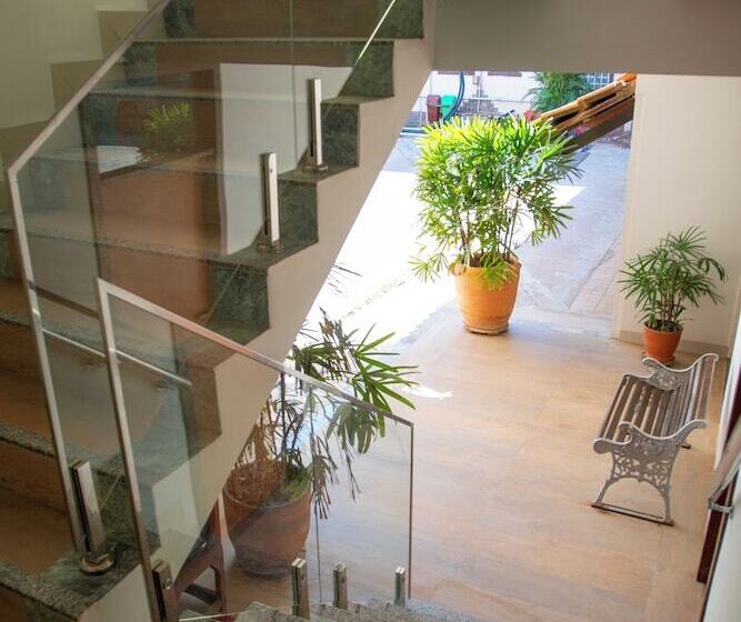 هتل Italian Palace