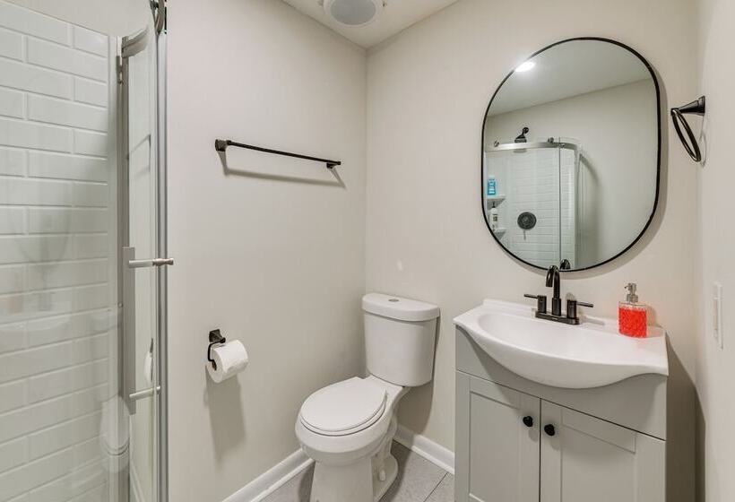 Inviting Columbus Home W/ Deck: 7 Mi To Downtown!