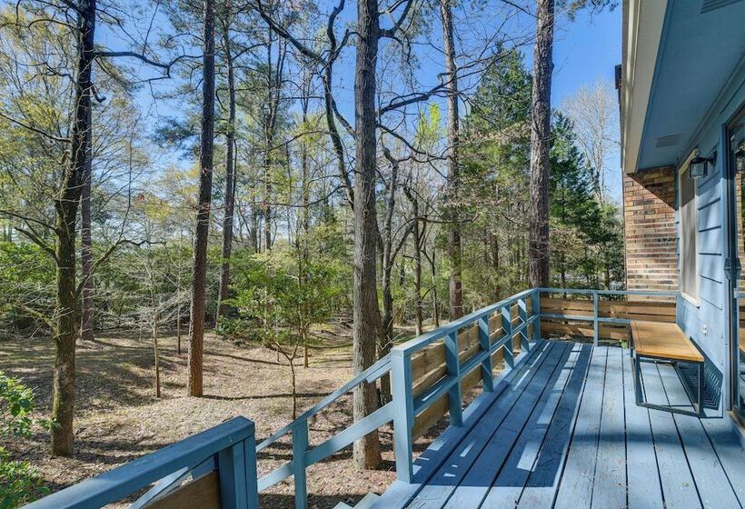 Inviting Columbus Home W/ Deck: 7 Mi To Downtown!