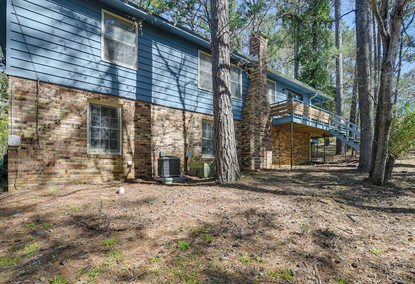 Inviting Columbus Home W/ Deck: 7 Mi To Downtown!