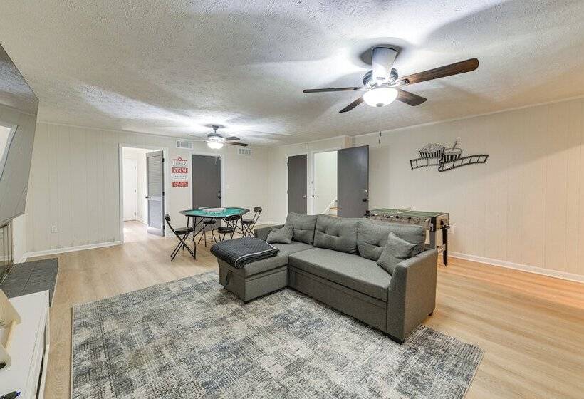 Inviting Columbus Home W/ Deck: 7 Mi To Downtown!