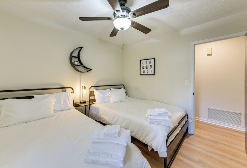 Inviting Columbus Home W/ Deck: 7 Mi To Downtown!