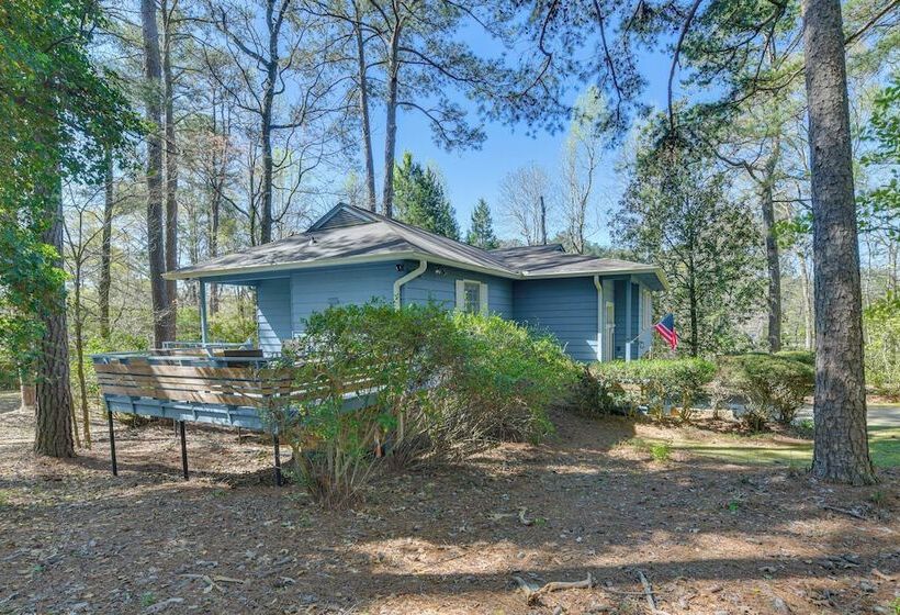 Inviting Columbus Home W/ Deck: 7 Mi To Downtown!