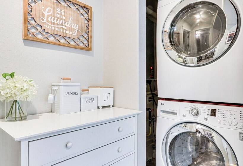 Lakefront Coeur D Alene Home W/ Deck + Shared Dock