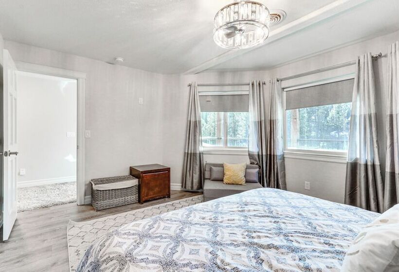 Lakefront Coeur D Alene Home W/ Deck + Shared Dock