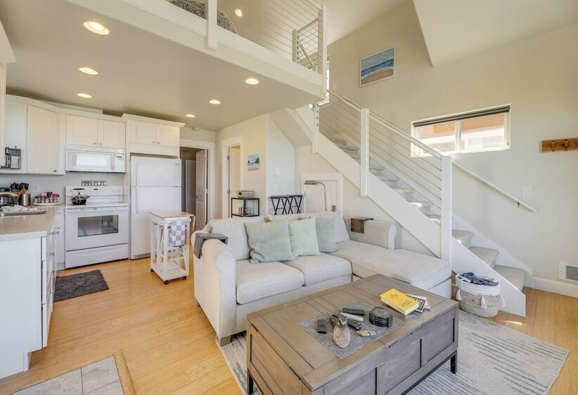 Oceanfront Yachats Cottage W/ View & Beach Access!