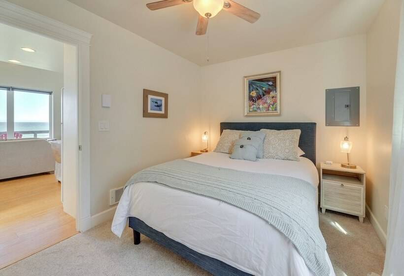 Oceanfront Yachats Cottage W/ View & Beach Access!