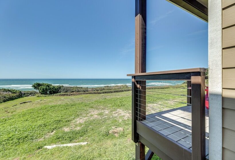 Oceanfront Yachats Cottage W/ View & Beach Access!
