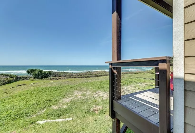 Oceanfront Yachats Cottage W/ View & Beach Access!