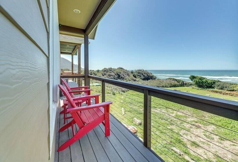 Oceanfront Yachats Cottage W/ View & Beach Access!