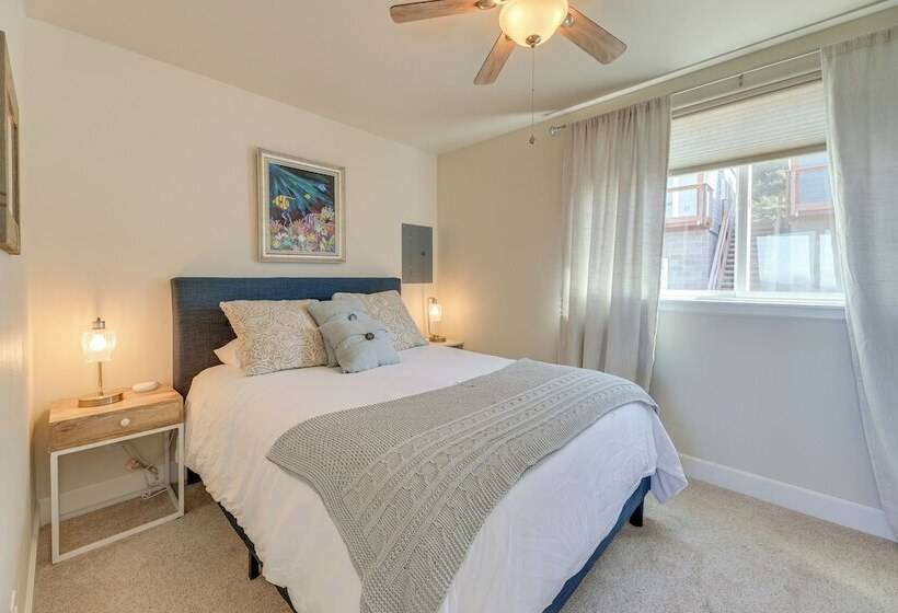 Oceanfront Yachats Cottage W/ View & Beach Access!