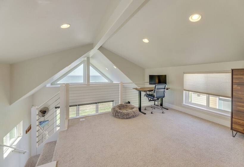 Oceanfront Yachats Cottage W/ View & Beach Access!