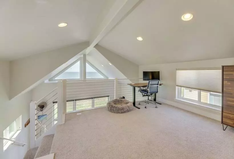 Oceanfront Yachats Cottage W/ View & Beach Access!