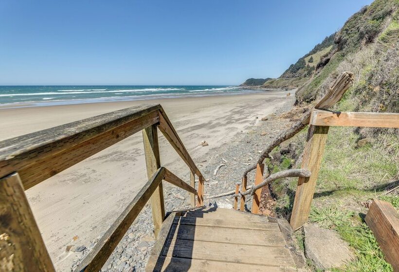 Oceanfront Yachats Cottage W/ View & Beach Access!