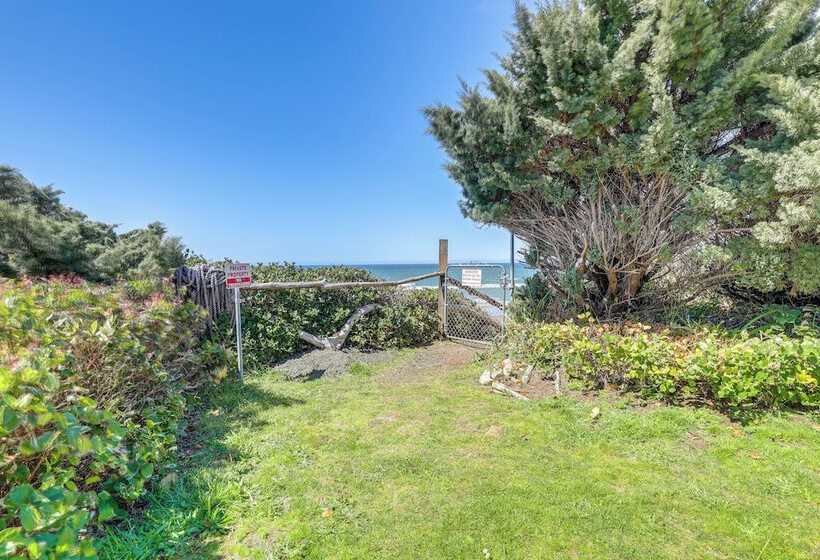 Oceanfront Yachats Cottage W/ View & Beach Access!
