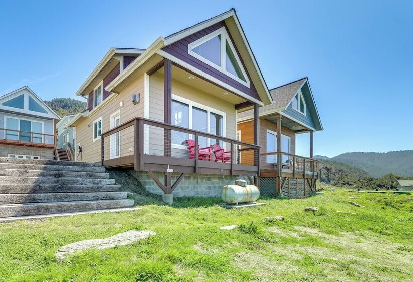 Oceanfront Yachats Cottage W/ View & Beach Access!