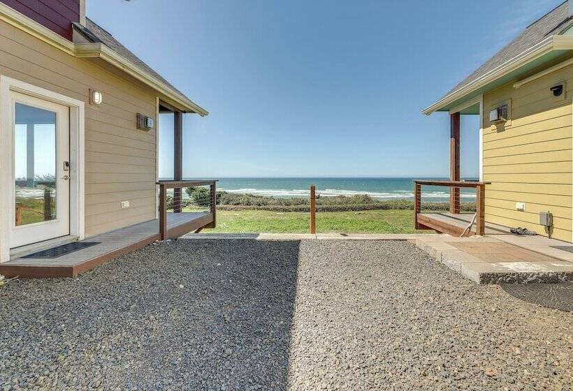 Oceanfront Yachats Cottage W/ View & Beach Access!