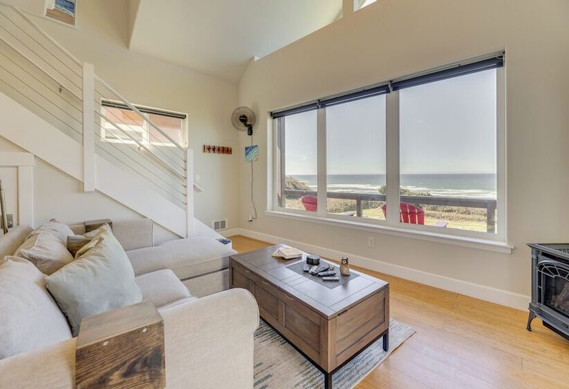 Oceanfront Yachats Cottage W/ View & Beach Access!