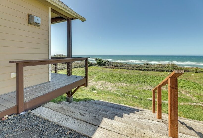 Oceanfront Yachats Cottage W/ View & Beach Access!