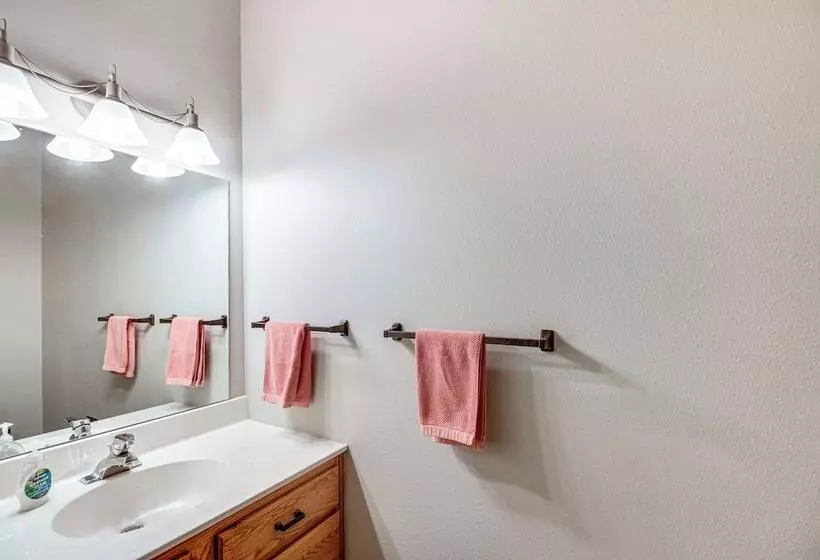 Pelican Rapids Lake House W/ Water Views + Dock!